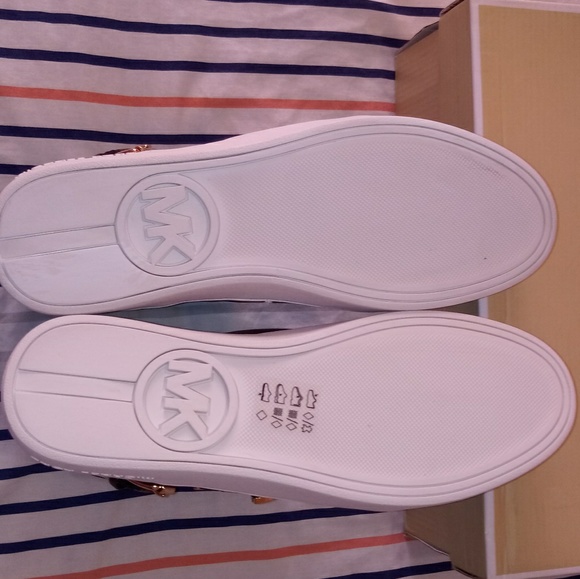 Michael Kors Robin High Top Sneaker - Picture 4 of 7